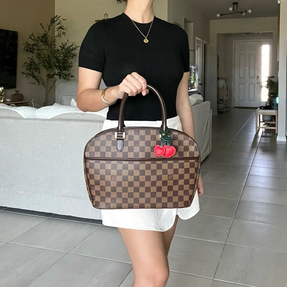 🍓LV Sarria Horizontal AR1044 - Picture 16 of 16